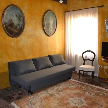 La Dimora Della Luna Giallo * Triest