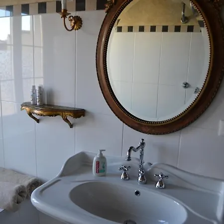 La Dimora Della Luna Giallo Apartman *