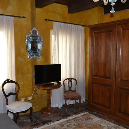 La Dimora Della Luna Giallo Apartman *