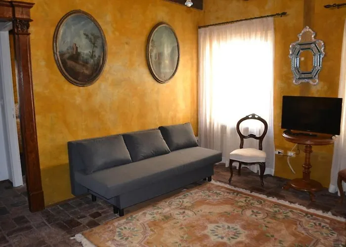 La Dimora Della Luna Giallo * Trieszt